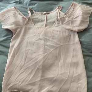 Blouse with shoulder show